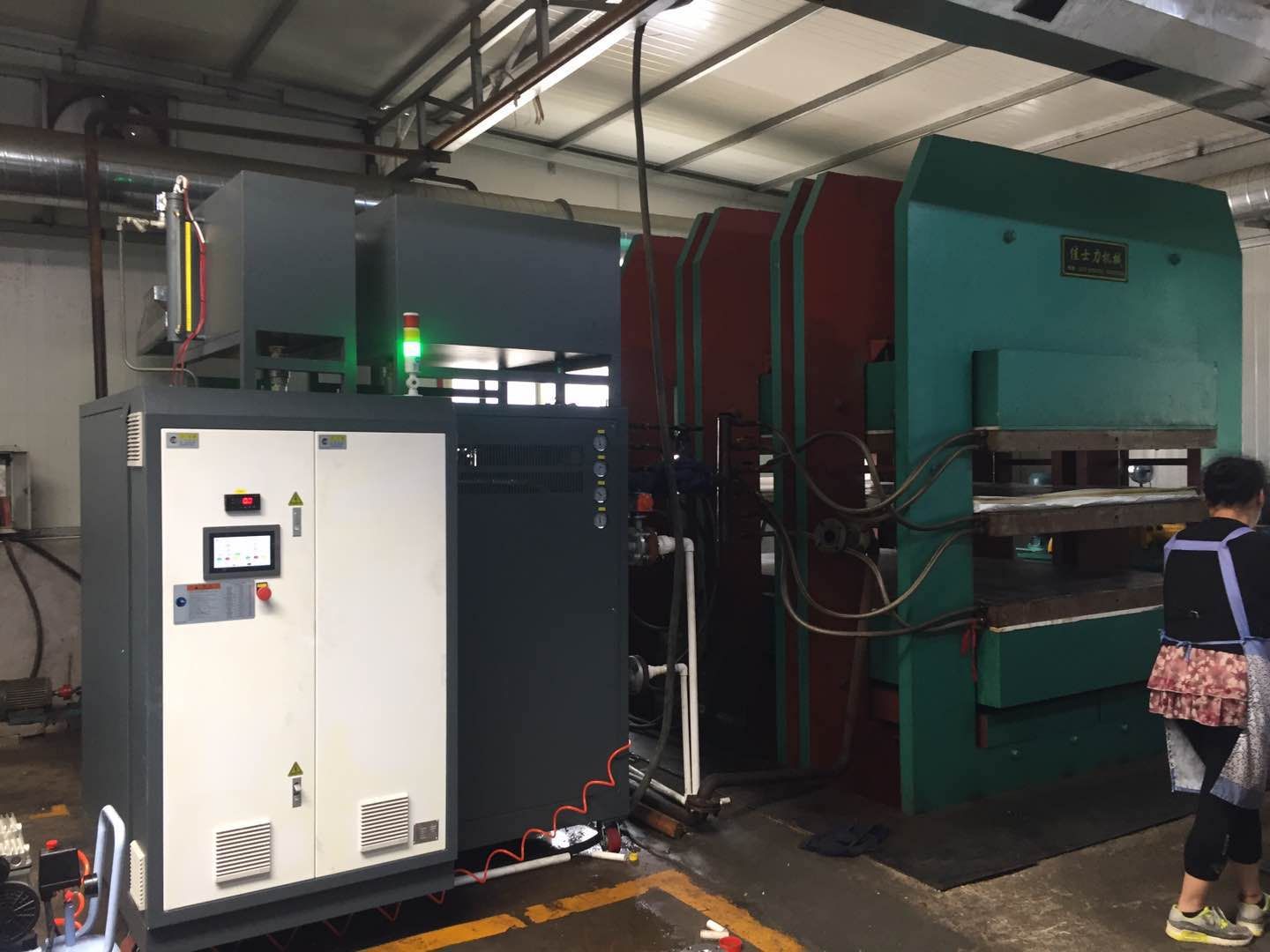 smc碳纖維復(fù)合材料控溫油溫機(jī) smc碳纖維復(fù)合材料控溫油溫機(jī)